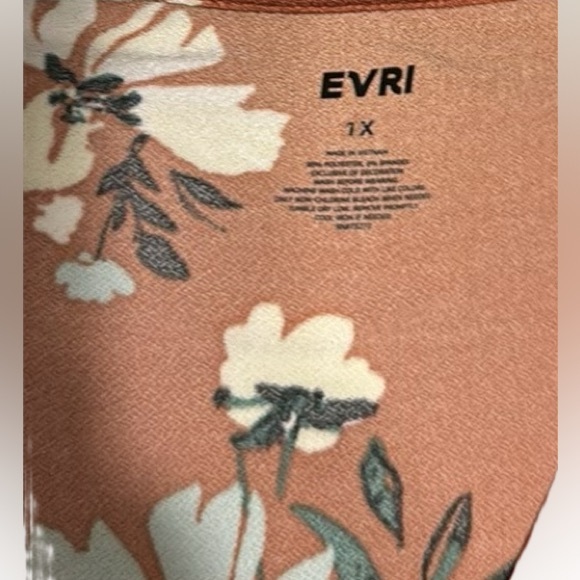 lightweight floral jumpsuit with pockets! - Picture 2 of 2